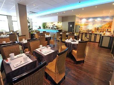 Centre Hotel 3*